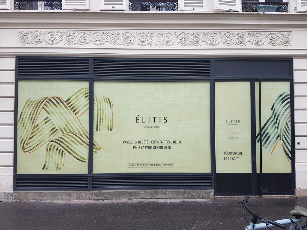 Poseur adhésif, signalétique et installation de décors